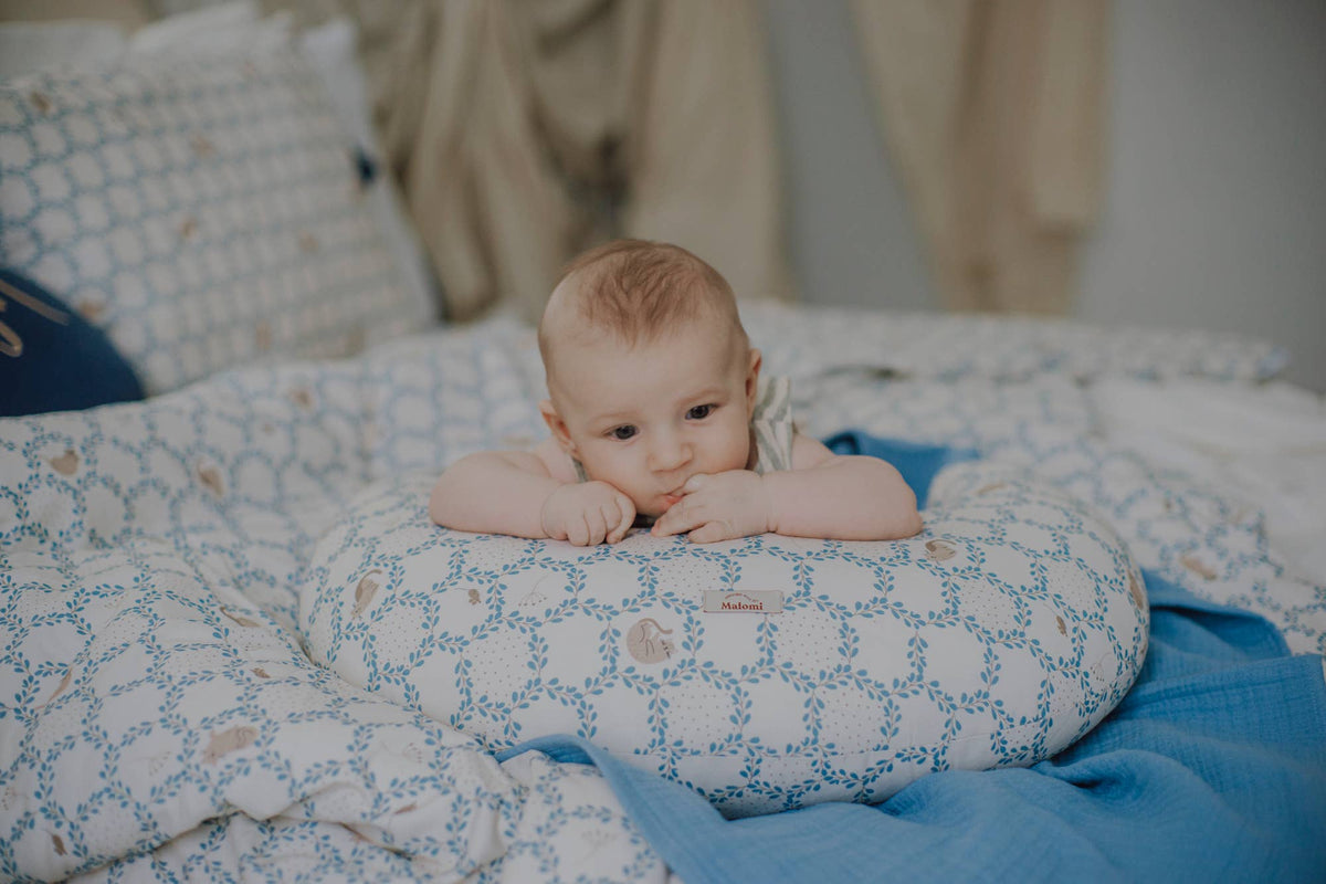 Malomi Kids Coussin d'allaitement Blue Cottage