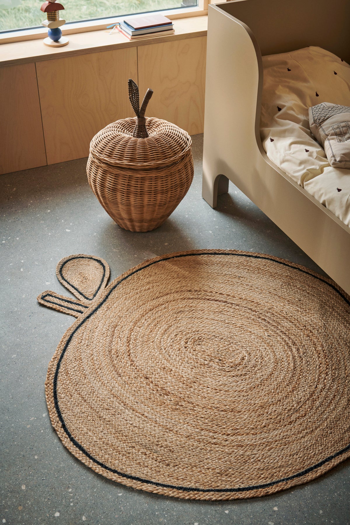 Ferm Living Apple woven storage basket - Large - Natural