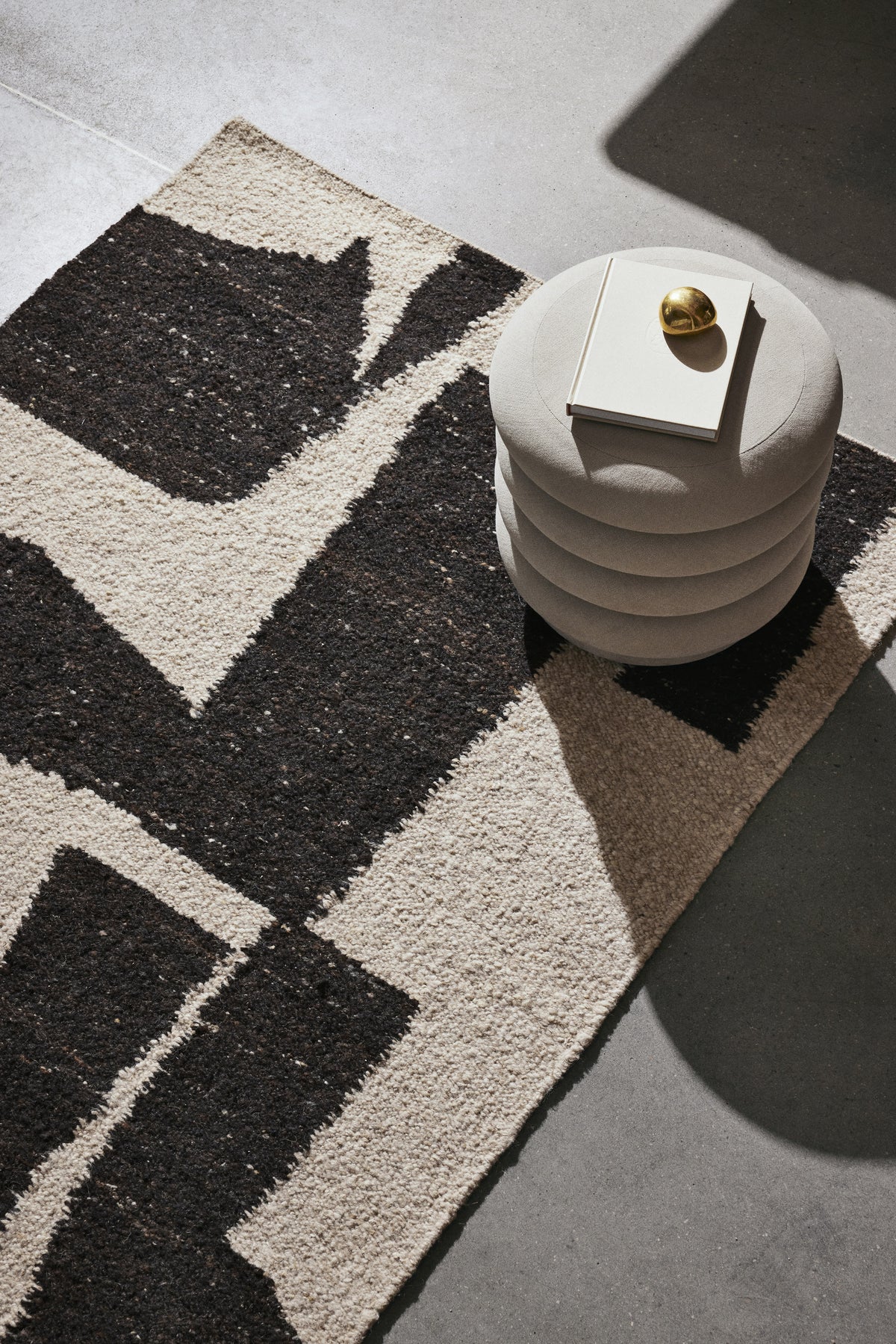 Ferm Living Piece Rug - 140 x 200- Off-white/Coffee