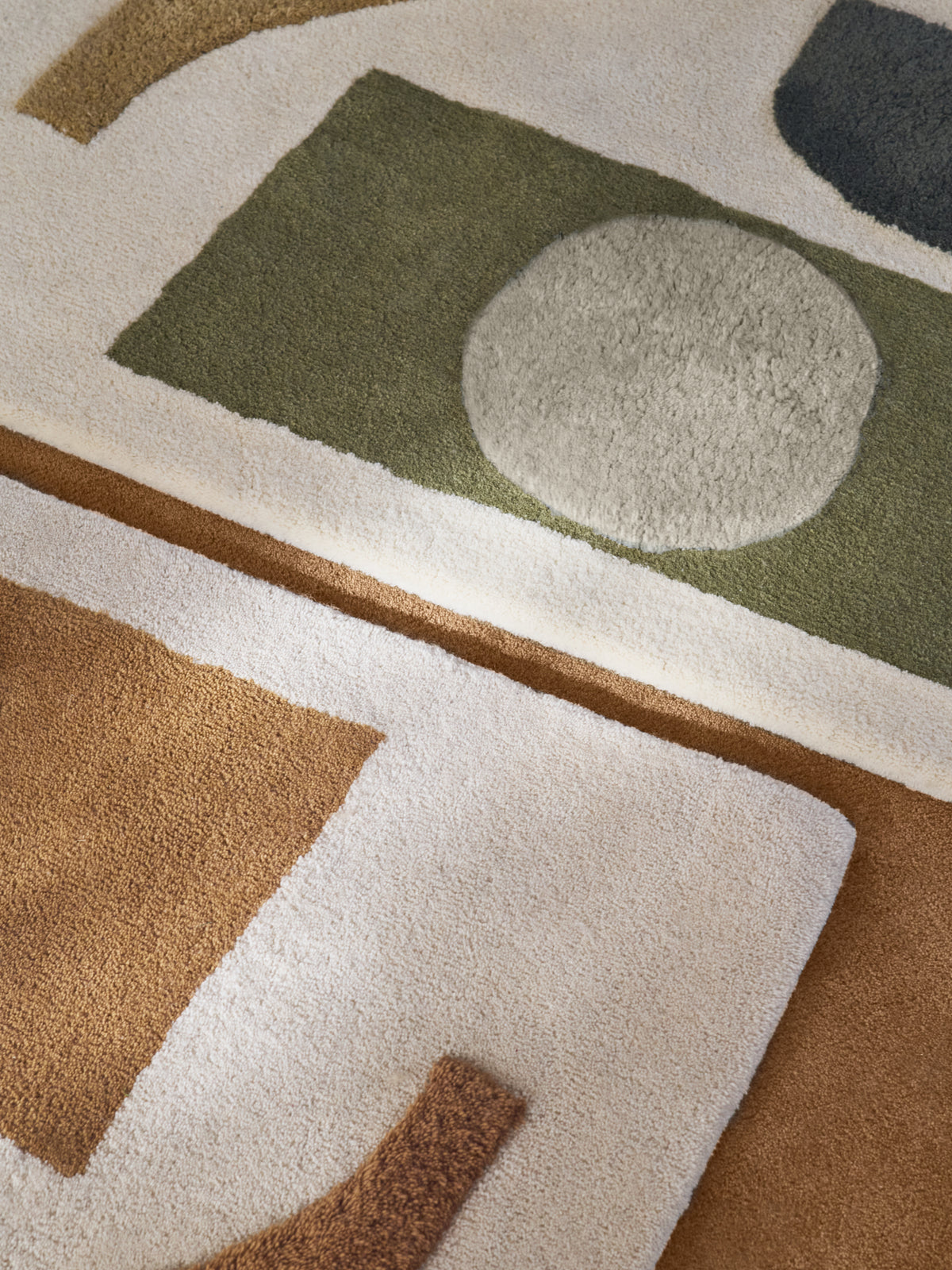 Ferm Living Bloco Tufting-Teppich - Large - Green/Off-white