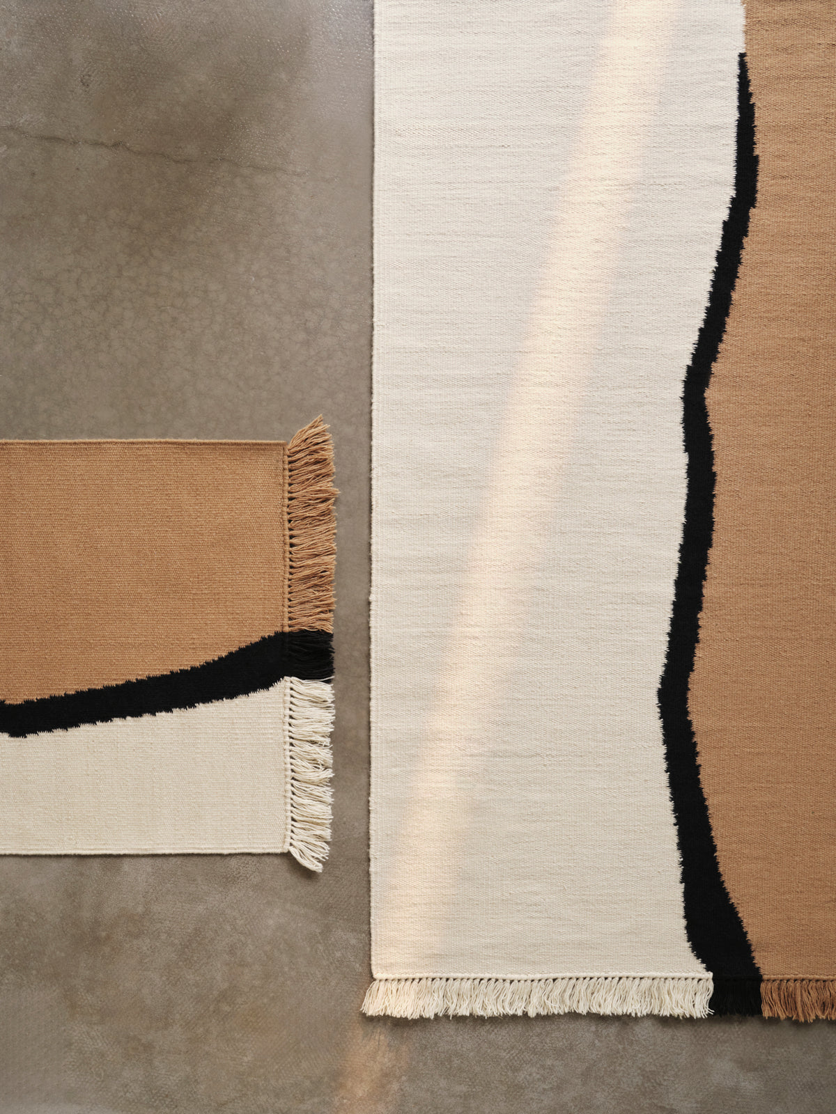 Ferm Living Soil Kelim Runner - 70 x 180 - Sable foncé/blanc cassé