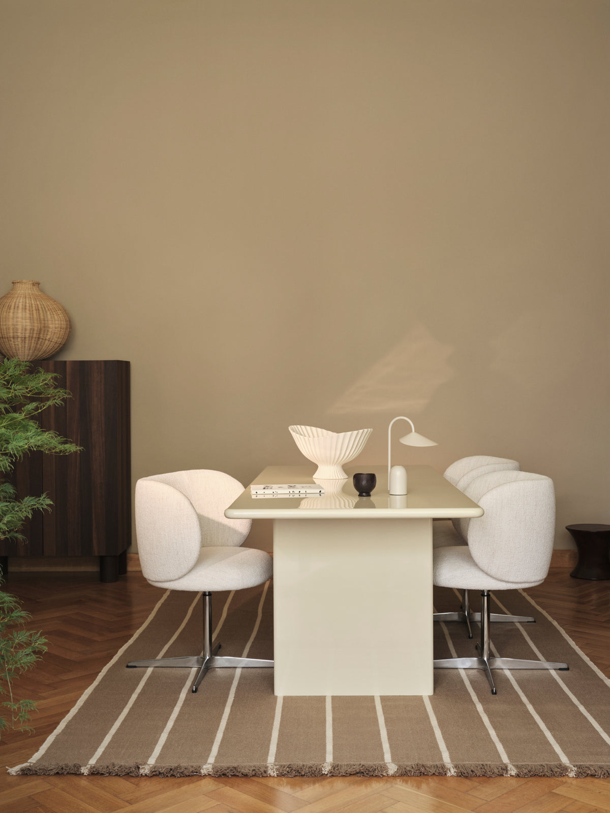 Ferm Living Calm Kelim Teppich - 200 x 300 - Dark Sand/Off-white