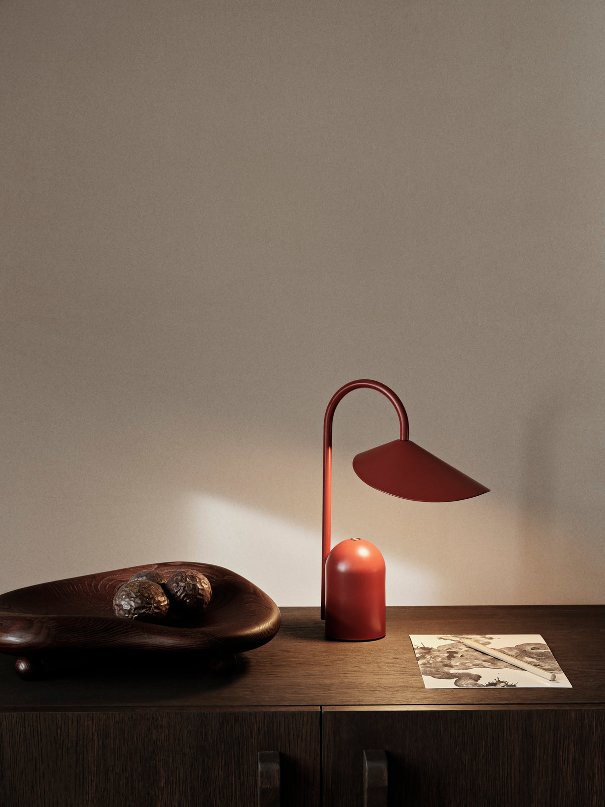 Ferm Living Arum Lampe portable - Oxide Red