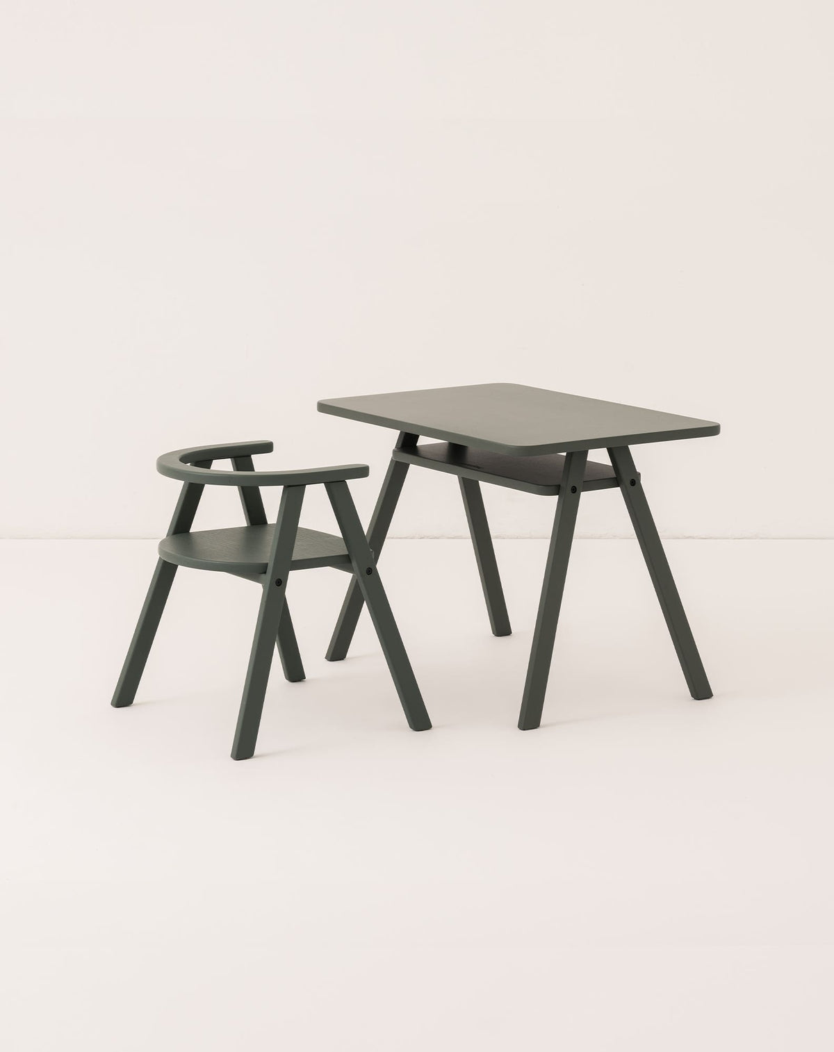 Nobodinoz Growing Green children's table with 1 chair red