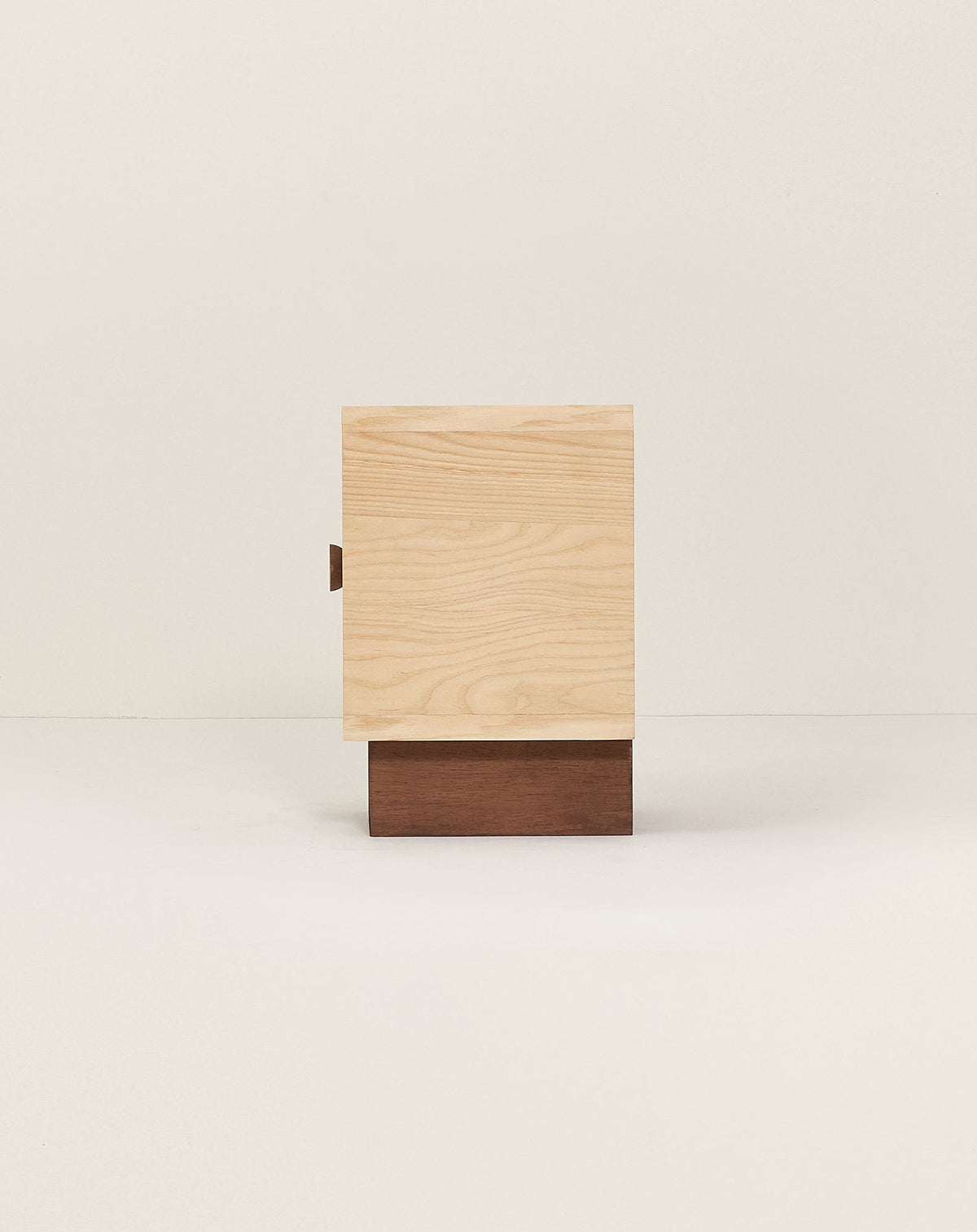 Nobodinoz Heju bedside table