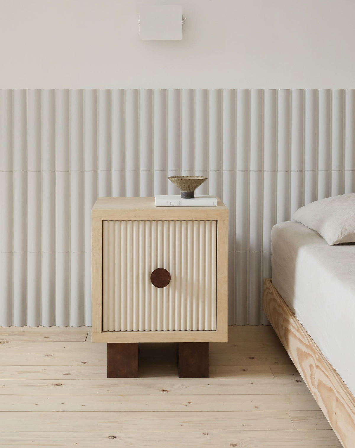 Nobodinoz Heju bedside table