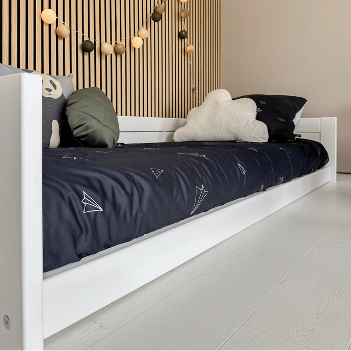 Lifetime Kidsrooms Montessori floor bed white