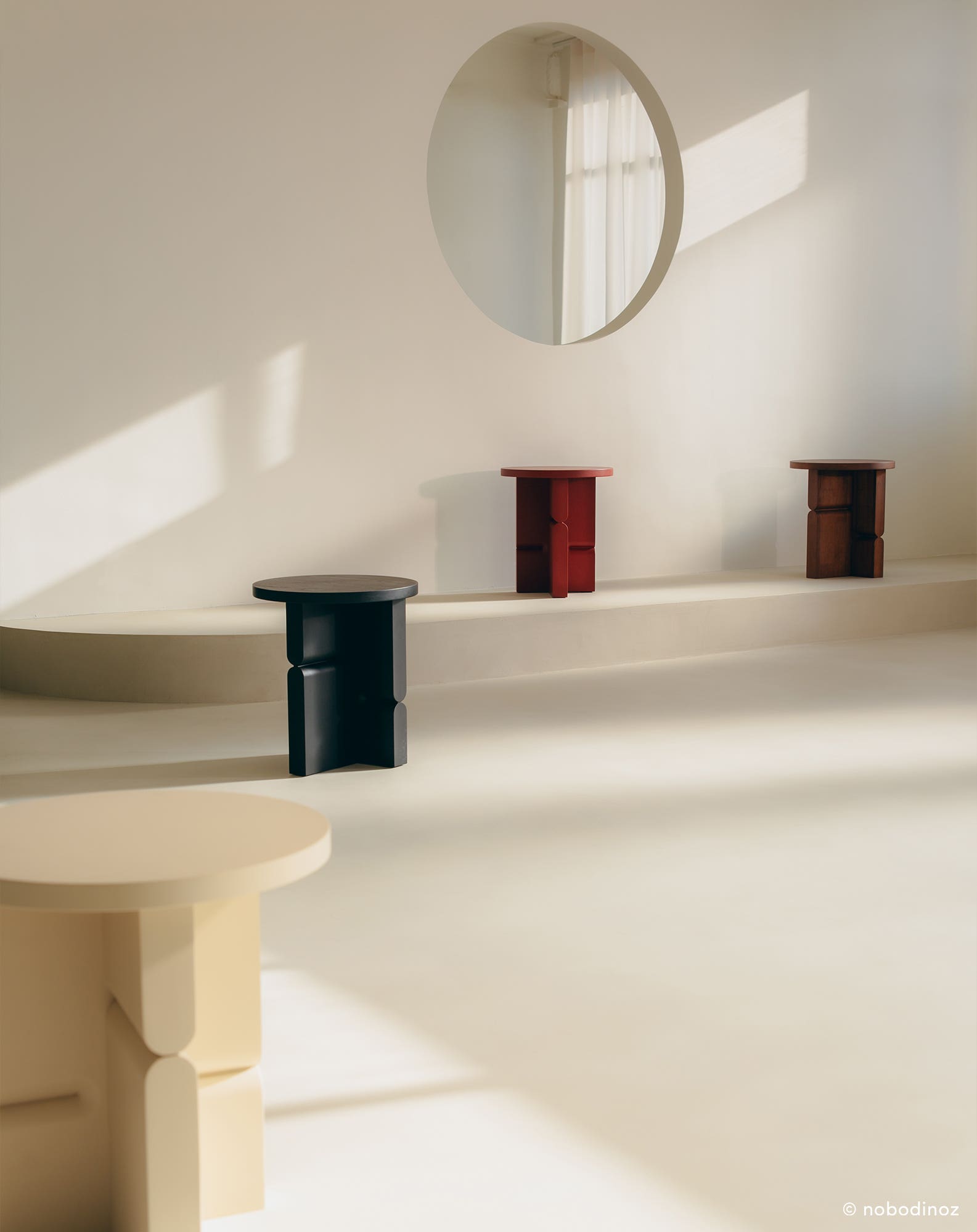 Nobodinoz Noon Hocker und Beistelltisch farbiges Holz Variante 0766