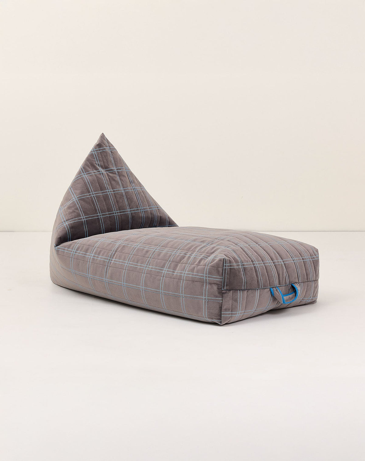 Nobodinoz langer Sitzsack Oasis Eco-Velvet Kindergrösse Variante 8084