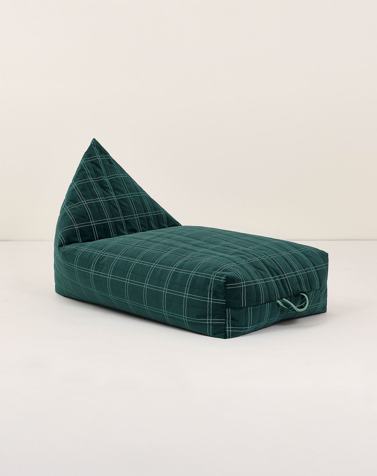 Nobodinoz langer Sitzsack Oasis Eco-Velvet Kindergrösse Variante 8084