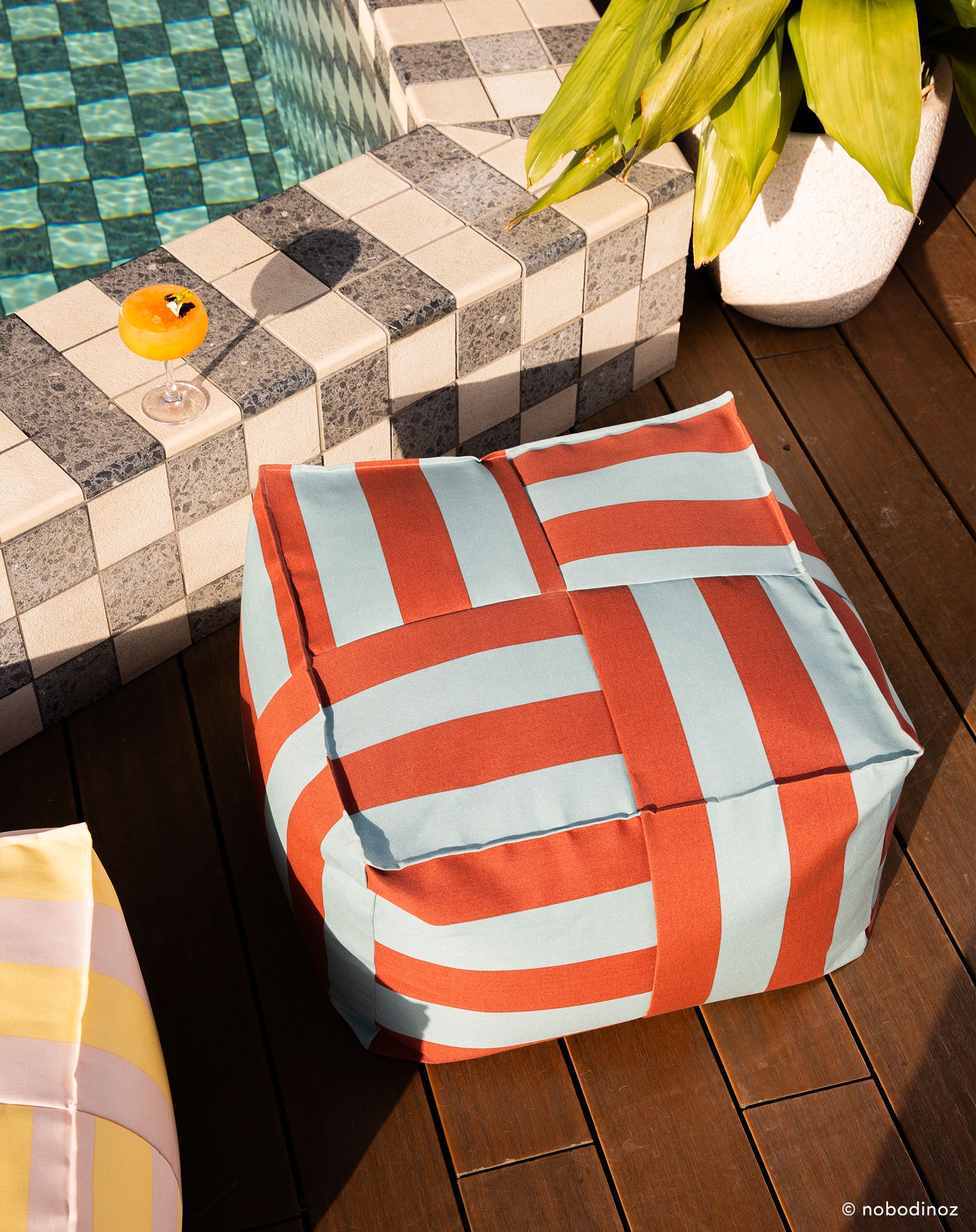 Nobodinoz Outdoor Sitzpouf Otto Erwachsenengrösse Variante 2937