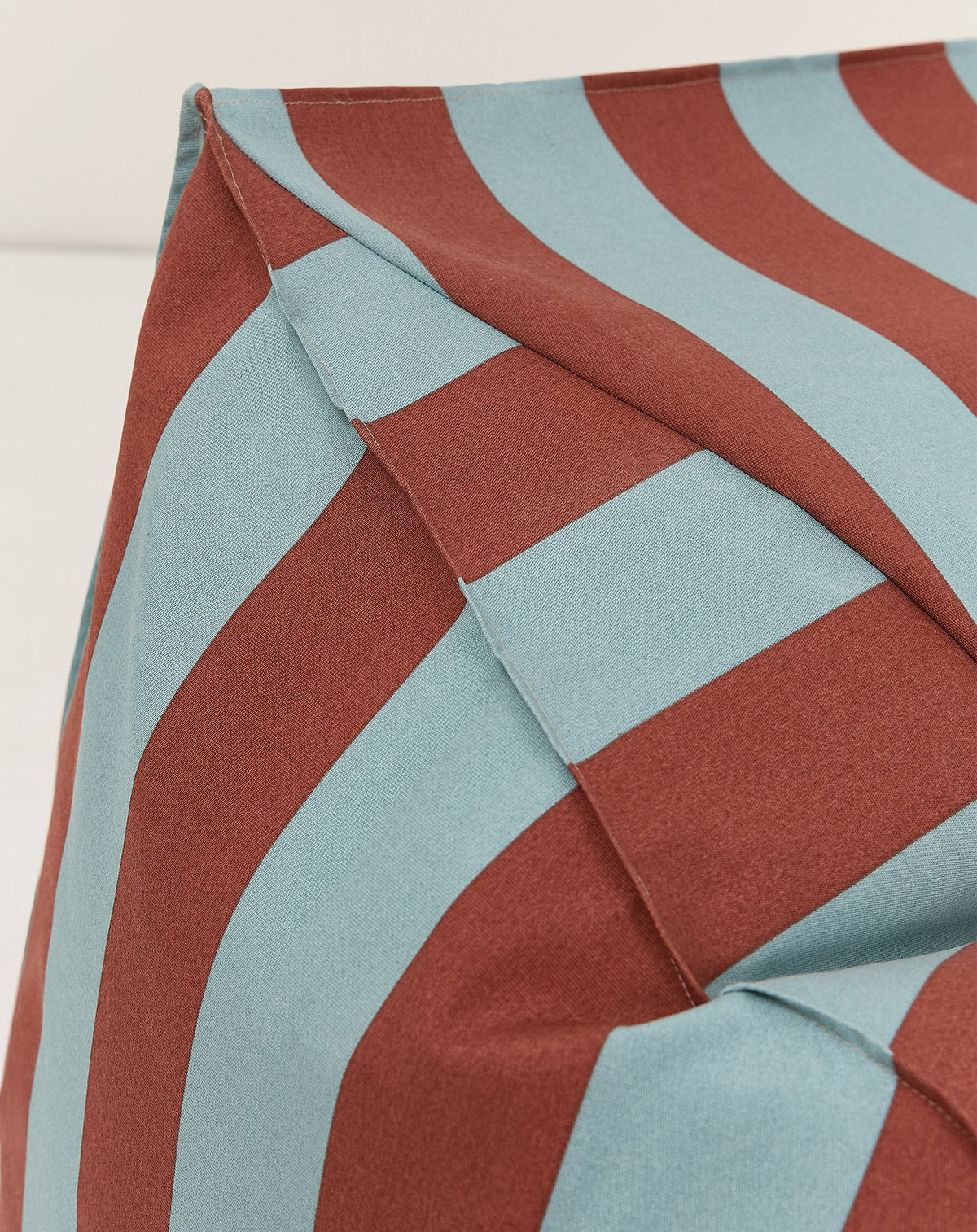Nobodinoz Outdoor Sitzsack-Sessel Lenny Erwachsenengrösse Variante 2968