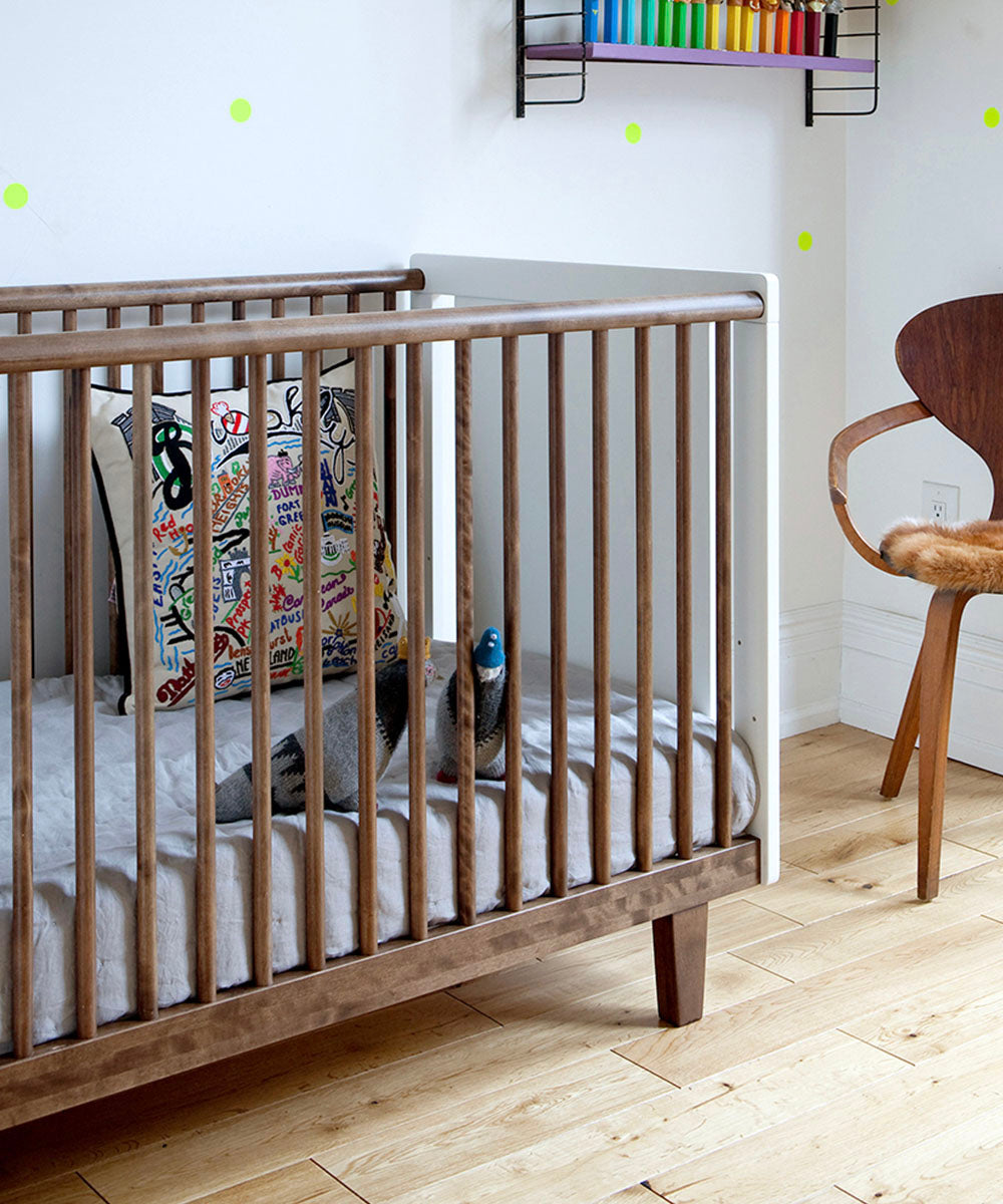 Oeuf NYC Rhea Lit de bébé, noyer
