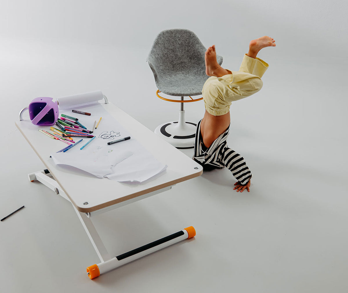 Poptop height-adjustable children's desk white